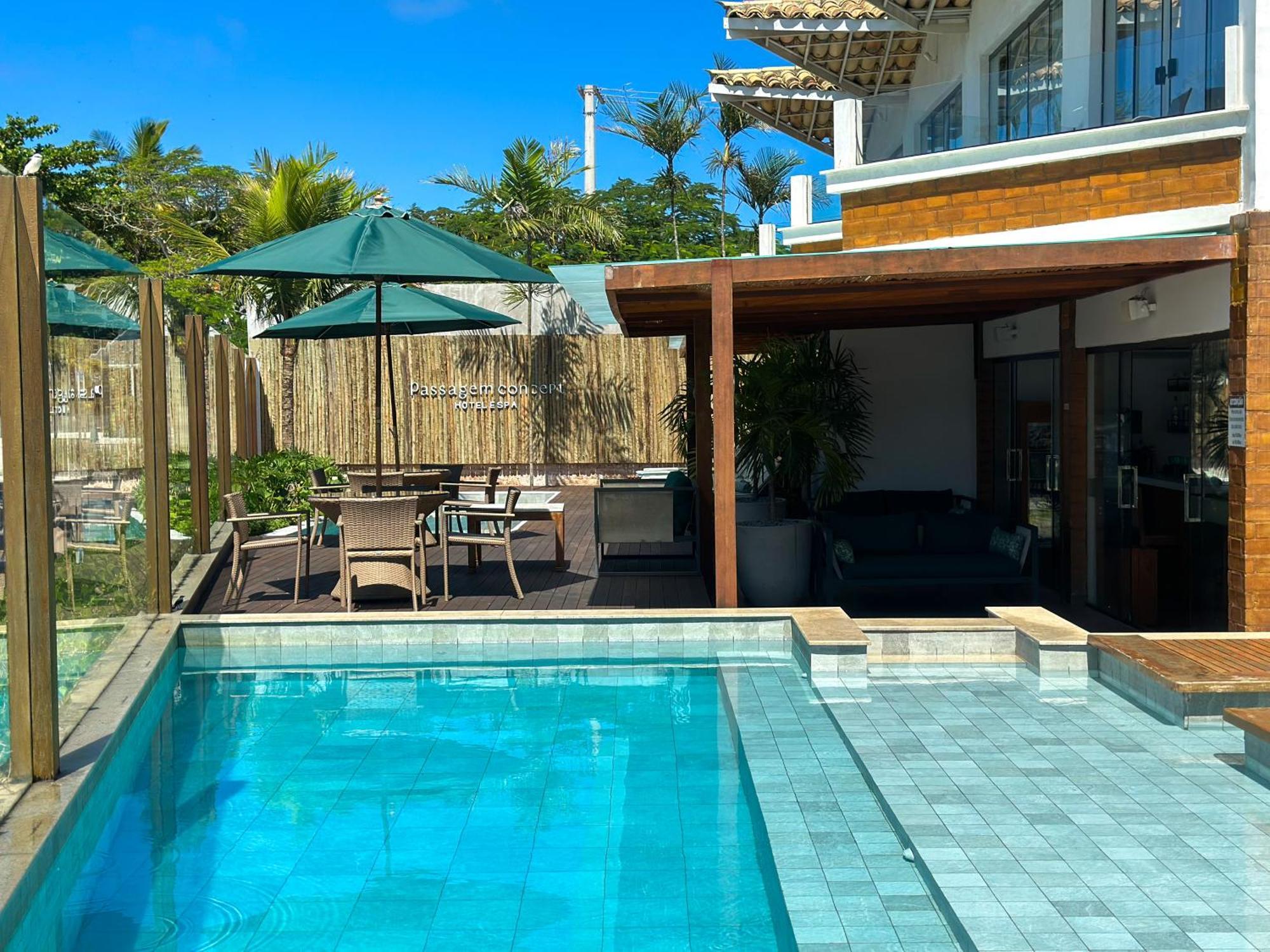 Passagem Concept Hotel E Spa Cabo Frío Exterior foto A pool in a private house